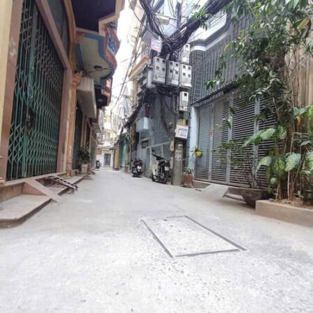 BÁN NHÀ LÔ GÓC TÂY SƠN – ĐỐNG ĐA – DT 42M2 x 4T – MT 3.3M – 13.2 TỶ – Ô TÔ DỪNG ĐỖ