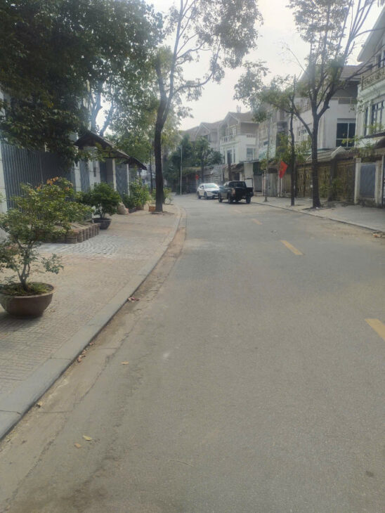 Chính chủ cần tiền bán gấp Biệt thự BT3, DT: 199m2, 4 tầng, KĐTM Văn Phú Hà Đông, 31.5 tỷ.