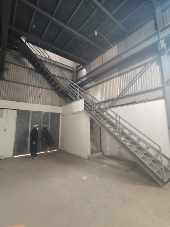Bán Nhà xưởng 2 tầng mặt đường Nguyễn Văn Linh cực đẹp, DT 196m2, MT hơn 6m, Giá 10.5 tỉ