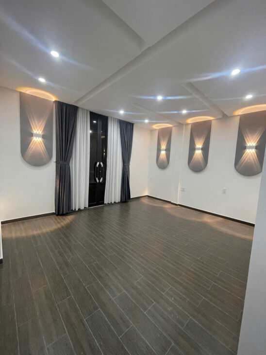 BÁN NHÀ NGUYÊN CĂN 13 PHÒNG NGỦ YERSIN PHƯỜNG 9 ĐÀ LẠT