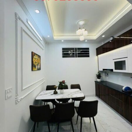 Siêu Hot! Nhà đẹp VŨ TRỌNG PHỤNG, 28m2, ngõ thông, gần ô tô, giá chỉ 4.5 tỷ!