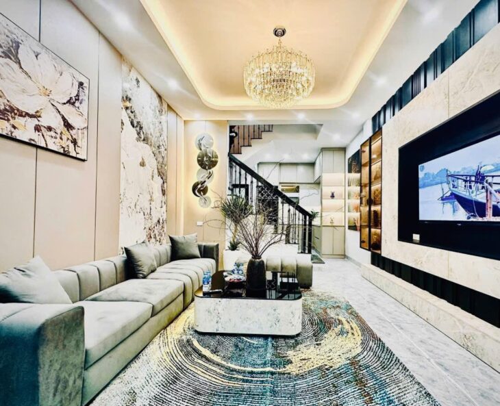 CẦN BÁN GẤP NHÀ ĐẸP PHỐ NGỌC LÂM 40M XÂY 4 TẦNG CHÀO BÁN 6 TỶ NGÕ NÔNG, CHỈ VÀI BƯỚC RA ĐẾN NGÕ Ô