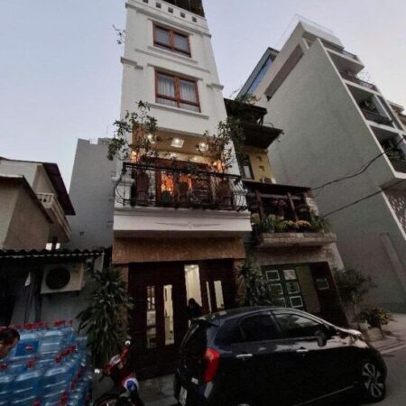 MẶT ĐƯỜNG Ô TÔ TRÁNH, 7 CHỖ VÀO NHÀ, THIẾT KẾ ĐẸP, NỘI THẤT SỊN SÒ.Sổ vuông đẹp sẵn giao dịch.