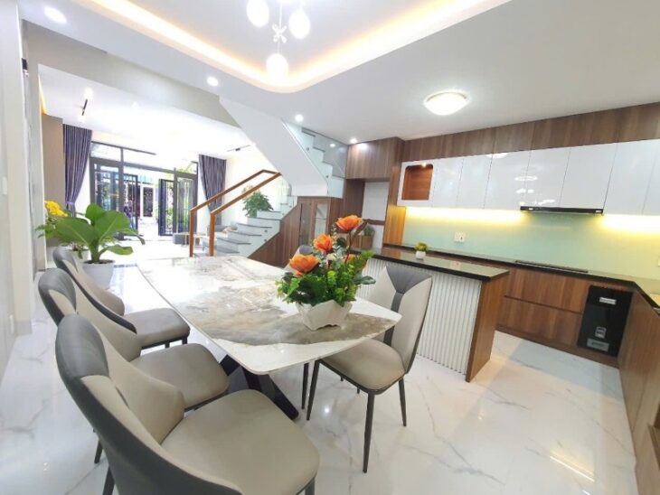 Nhà phố đẹp 3 tầng x 75m2, full nội thất, đường 5m5 cạnh biển Nguyễn Tất Thành, Hòa Minh – Chỉ