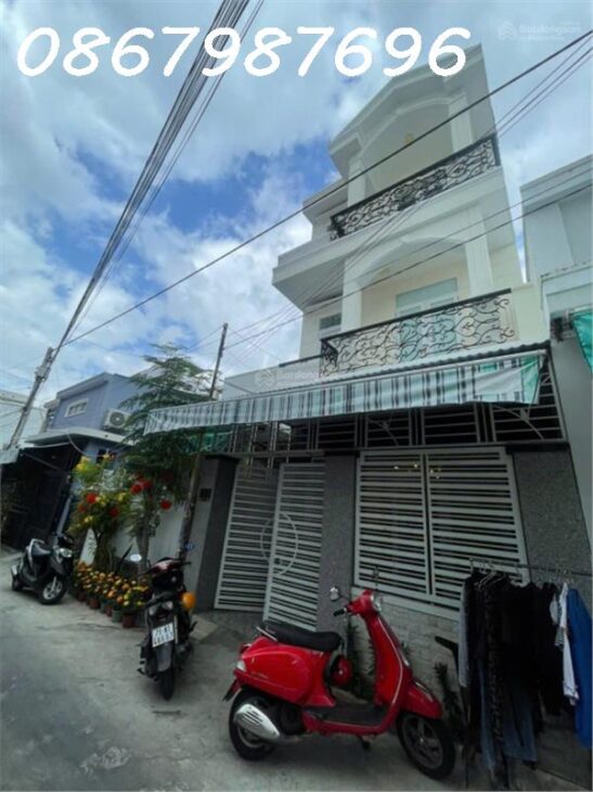 Bán nhà 3 tầng mê đúc chắc chắn DT 54,7m2 nở hậu, đường 5m oto thông, khu vực yên tĩnh , an ninh