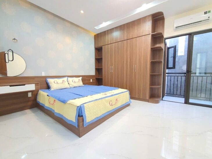 Nhà phố đẹp 3 tầng x 75m2, full nội thất, đường 5m5 cạnh biển Nguyễn Tất Thành, Hòa Minh – Chỉ