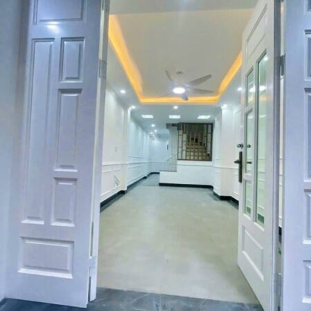 Bán nhà Đinh Công Thượng giá 8.3 tỷ, diện tích 40m2, 4 tầng, mặt tiền 3.5m