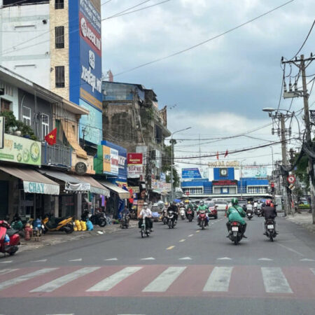 Bán nhà 3 tầng mới HXT Lê Quang Định 59m2 ngang 4.2m gần chợ Bà Chiểu chỉ 11 tỷ. Bán nhà 3 tầng mới HXT Lê Quang Định 59m2 ngang 4.2m gần chợ Bà Chiểu chỉ 11 tỷ.