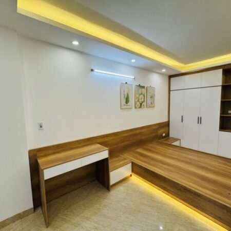 Bán nhà Giáp Nhị giá 5.6 tỷ, diện tích 30m2, 5 tầng, mặt tiền 3.5m