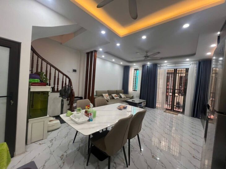 Bán nhà Yên Lộ giá 5.4 tỷ, diện tích 39m2, 4 tầng, mặt tiền 5.12m