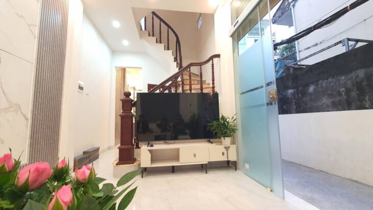 Bán nhà Sở Thượng giá 7.2 tỷ, diện tích 45m2, 5 tầng, mặt tiền 3.5m