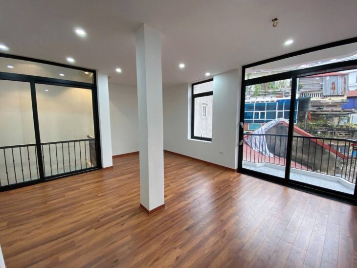 Bán nhà Trích Sài giá 13.5 tỷ, diện tích 89m2, 4 tầng, mặt tiền 4m