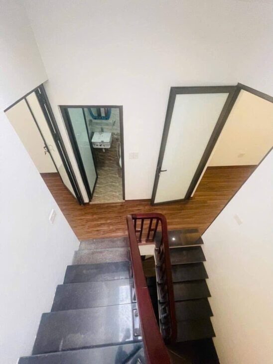 Bán nhà Đinh Công Thượng giá 8.95 tỷ, diện tích 43m2, 4 tầng, mặt tiền 5m