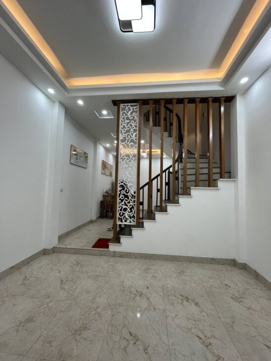 Bán nhà Đinh Công Thượng giá 8.95 tỷ, diện tích 43m2, 4 tầng, mặt tiền 5m