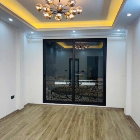 Bán nhà Thanh Lân giá 5.7 tỷ, diện tích 30m2, 5 tầng, mặt tiền 5m