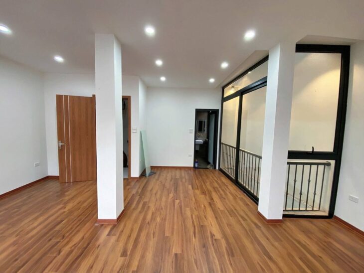 Bán nhà Trích Sài giá 13.5 tỷ, diện tích 89m2, 4 tầng, mặt tiền 4m