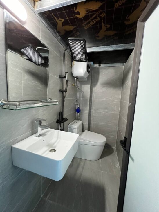 Bán nhà Chiếng Thắng giá 11.8 tỷ, diện tích 50m2, 7 tầng, mặt tiền 4m