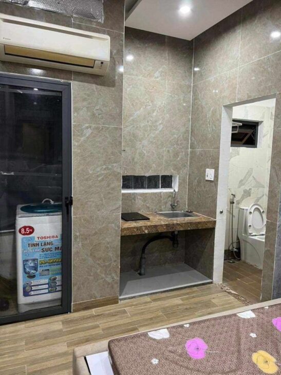 Bán gấp căn hộ 5 tầng, 14 phòng, đường 5m5 cạnh Kinh Dương Vương, Biển Nguyễn Tất Thành – Chỉ hơn 8