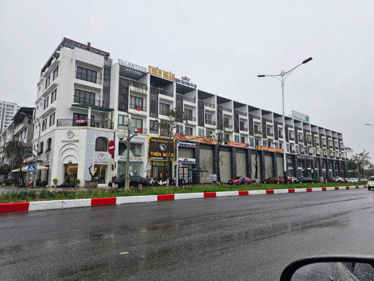Nhà 4 tầng xây mới Siêu VIP, mặt phố Nguyễn Tất Thành 110m2, thông sàn, Vĩnh Yên, Vĩnh Phúc