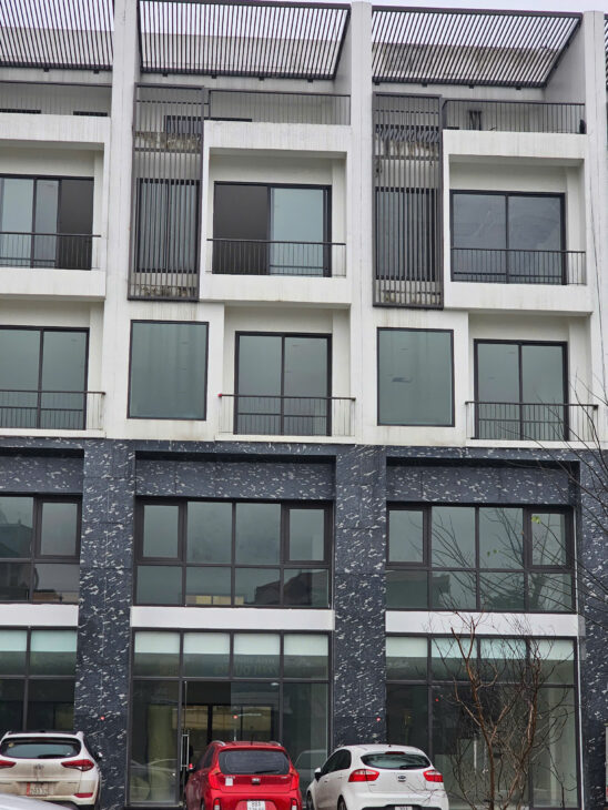 Nhà 4 tầng xây mới Siêu VIP, mặt phố Nguyễn Tất Thành 110m2, thông sàn, Vĩnh Yên, Vĩnh Phúc
