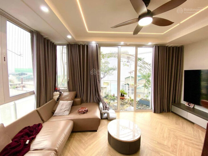 Bán nhà 60 m2,6T, MT 5m, giá 18,9tỷ, lô góc, thang máy, tiện kinh doanh, Nghĩa Đô, Cầu Giấy