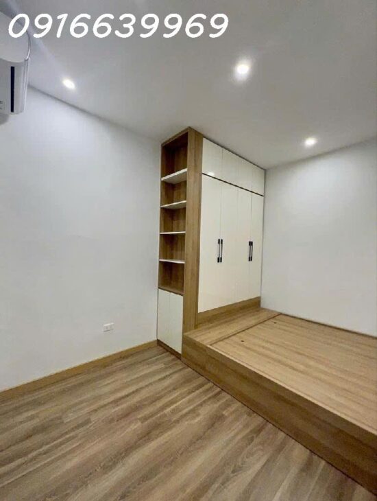 BÁN NHÀ ĐƯỜNG ĐÀO TẤN LINH LANG 40M2, Ô TÔ ĐỖ CỬA, NỘI THẤT NHẬP, CHỈ 7 TỶ!