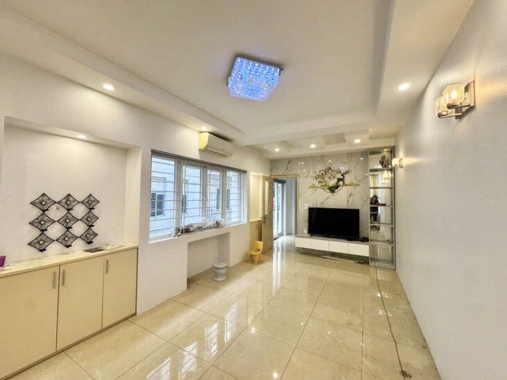 Chỉ hợp với ai thích nhà lô góc, bán nhà Ngô Gia Tự, đường ô tô tránh, gara, 43m2 chỉ 9.05 tỷ