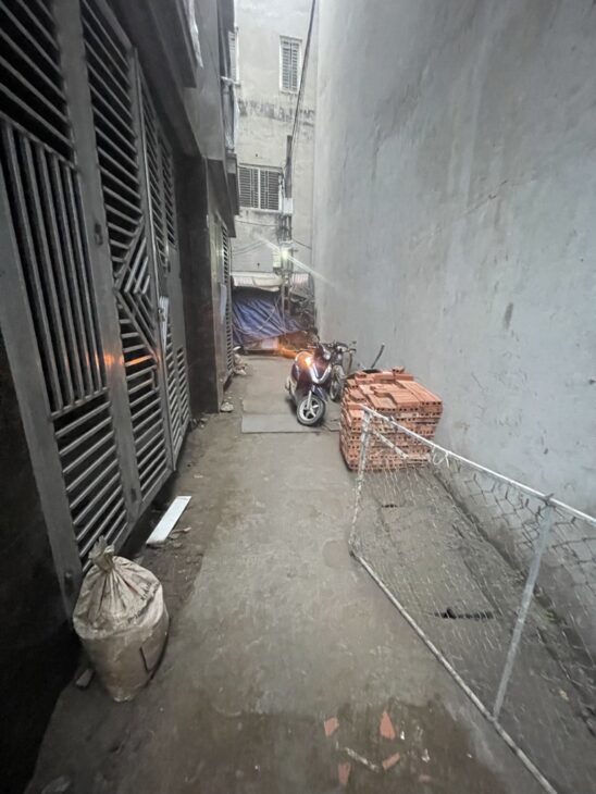 BÁN NHÀ VĂN TIẾN DUNG MỚI KÍNH KONG 30M2 – 5 TẦNG – THANG MÁY