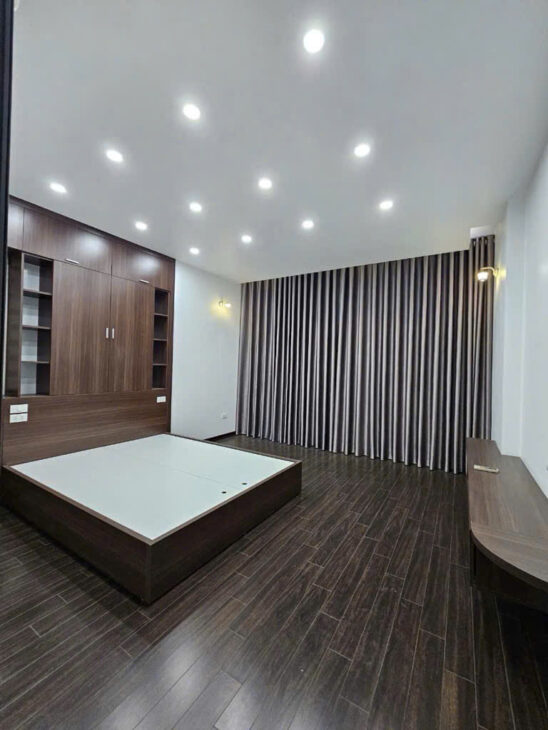 ???? Gần Cầu Chui – 5,8 tỷ (tầm 40m2) – vừa tầm tiền – 5 tầng mới nguyên.