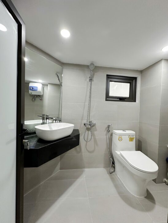 Bán nhà Đào Tấn, lô góc ngõ thông 44 m2, MT 4 m, 7 tầng, giá chỉ 14.5 tỷ