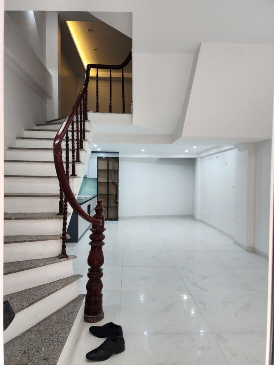 BÁN NHÀ RIÊNG PHỐ HỒNG TIẾN- LONG BIÊN, 10M RA PHỐ HỒNG TIẾN,35M2,6 TẦNG, MẶT TIỀN 6.2M, 8.4 TỶ.