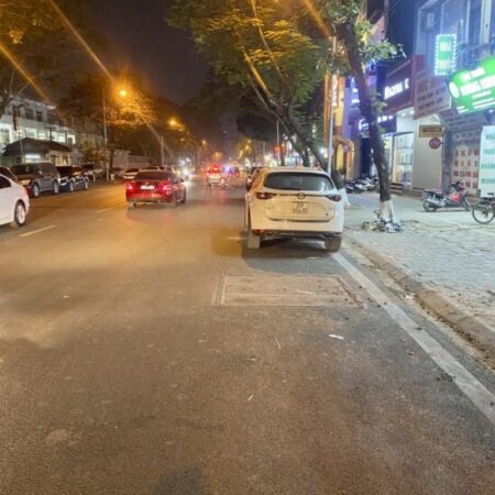 Mặt phố Trần Quốc Hoàn – 50/60m – 8 tầng thang máy – Vỉa hè KD – 32 tỷ Mặt phố Trần Quốc Hoàn – 50/60m – 8 tầng thang máy – Vỉa hè KD – 32 tỷ