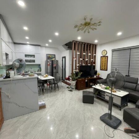 Hào Nam, Đống Đa, lô góc, 3 thoáng, Mt 5m, 42 m2, 5 tầng chỉ 11 tỷ