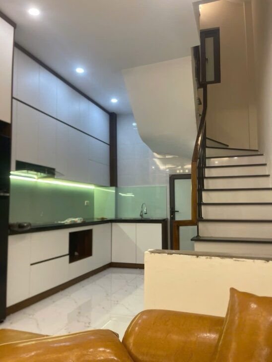 Nhà đẹp Lạc Long Quân, Tây Hồ, ngõ nông lô góc 35 m2, giá chỉ 7,4 tỷ