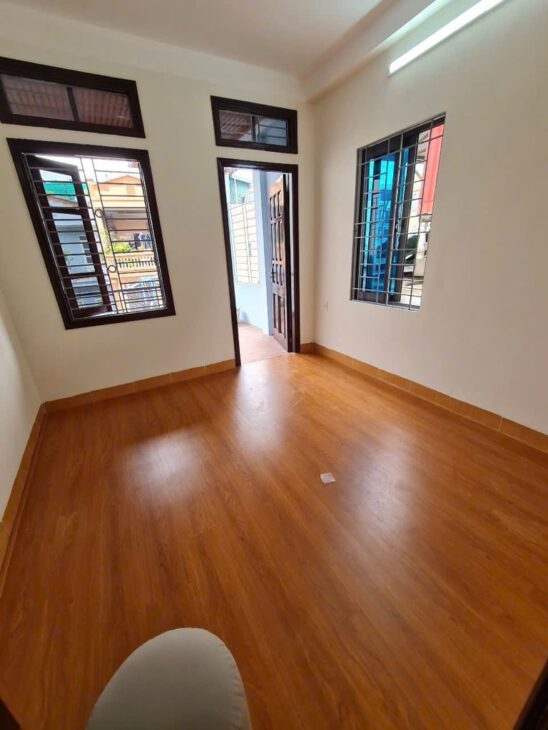 Nhà đẹp Lạc Long Quân, Tây Hồ, ngõ nông lô góc 35 m2, giá chỉ 7,4 tỷ
