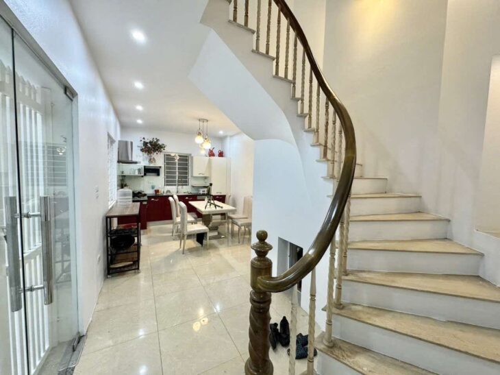 Chỉ hợp với ai thích nhà lô góc, bán nhà Ngô Gia Tự, đường ô tô tránh, gara, 43m2 chỉ 9.05 tỷ