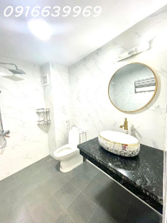 Bán nhà phố Vĩnh Phúc, 30m², 5 tầng, ngõ rộng 2.5m, giá chỉ 6 tỷ!