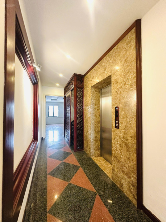 Bán căn nhà 6 tầng, căn góc 2 mặt thoáng, diện tích 102.9m², mặt ngõ Đào Tấn, đường trước nhà xe