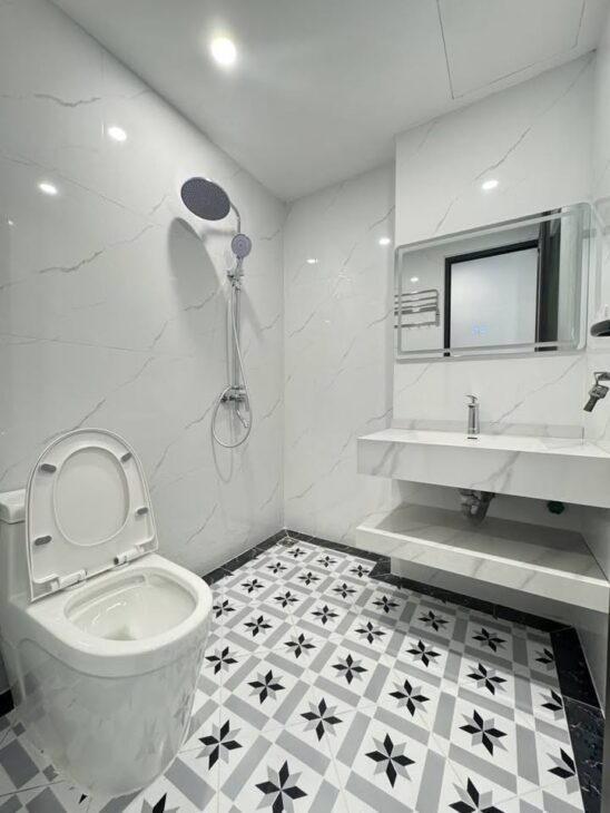 BÁN NHÀ NGỌC THỤY – NGÕ RỘNG THÊNH THANG- NHÀ MỚI KÍNH KOONG-30M 5T NỘI THẤT CƠ BẢN