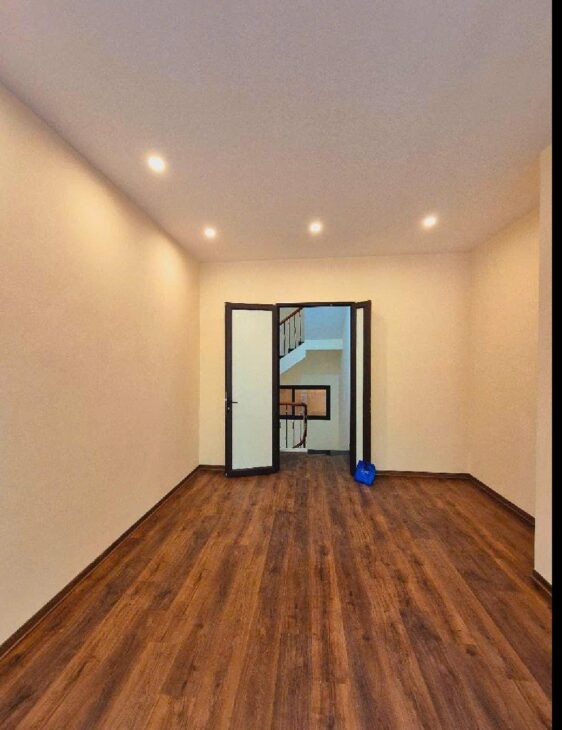 Bán nhà phố Đội Cấn, 35m², 5 tầng, chỉ 6.5 tỷ!