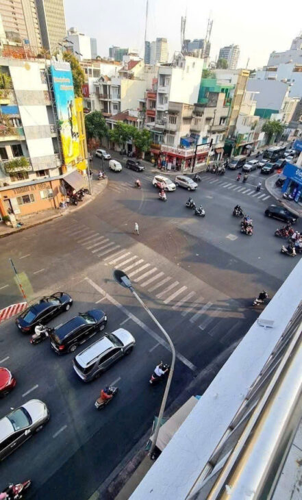 HOT!HOT!! CHO THUÊ LẦU MẶT TIỀN NGÃ TƯ ĐIỆN BIÊN PHỦ – ĐINH TIÊN HOÀNG Q.1