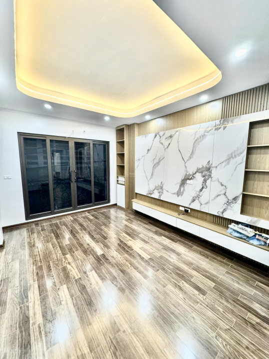 Bán nhà riêng Q Cầu Giấy, Hà Nội. DT 50m2, 6 tầng. Mặt ngõ thông, kinh doanh sầm uất