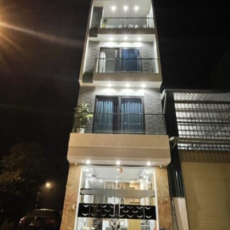 Nhỉnh 4 tỷ có ngay nhà mới 5 tầng cạnh Nhổn, ô tô đỗ cổng