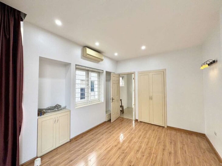 Chỉ hợp với ai thích nhà lô góc, bán nhà Ngô Gia Tự, đường ô tô tránh, gara, 43m2 chỉ 9.05 tỷ