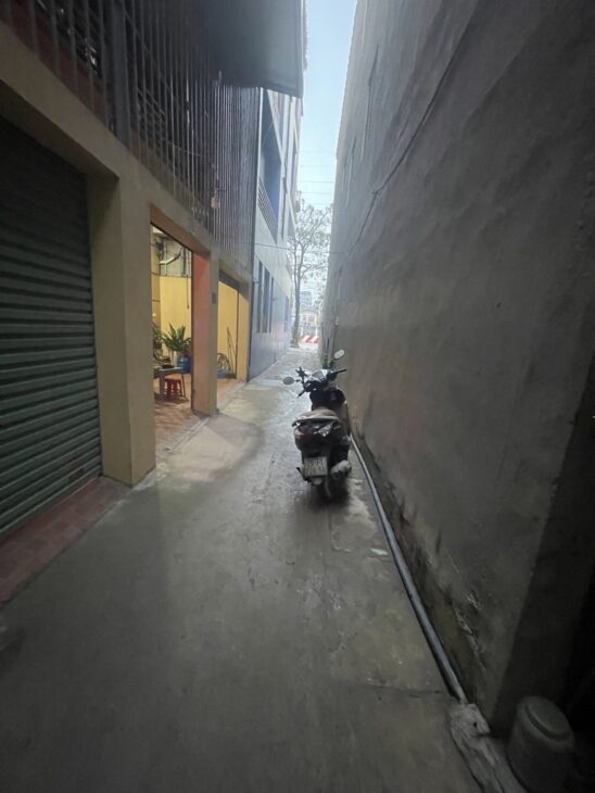 BÁN NHÀ VĂN TIẾN DUNG MỚI KÍNH KONG 30M2 – 5 TẦNG – THANG MÁY