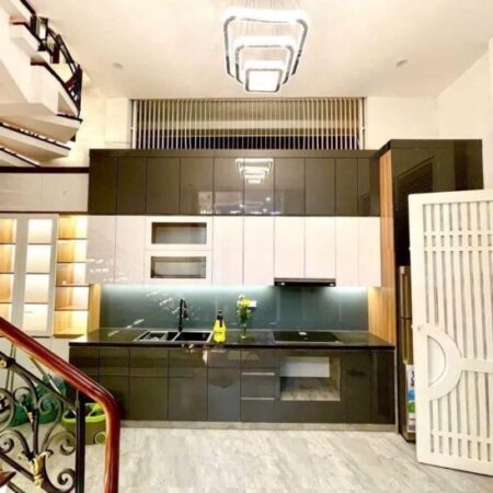 BÁN NHÀ NGỌC LÂM 50M2* 6 TẦNG* 6.5 TỶ, THANG MÁY