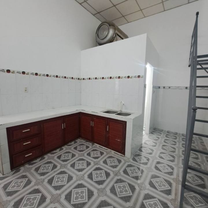 Nhà gác lửng sạch đẹp, 80m2, 2 PN – Kiệt Ô tô cạnh chợ Hòa Khánh Nam,ĐHSP – Chỉ 2.17 tỷ