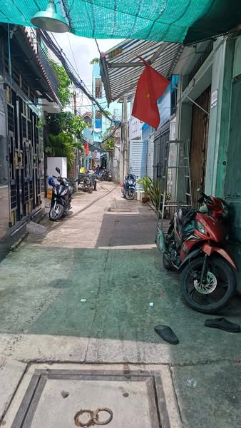 Nhà Đường Lạc Long Quân Phường 10 Quận Tân Bình. Nhà Đường Lạc Long Quân Phường 10 Quận Tân Bình.