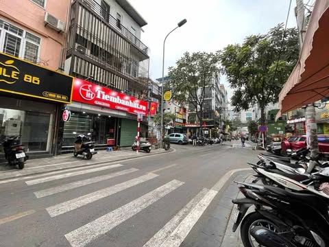 MẶT PHỐ, LÔ GÓC, VỈA HÈ, THANG MÁY, NGUYỄN VĂN TUYẾT – ĐỐNG ĐA: 97M, 9T, MT: 11M