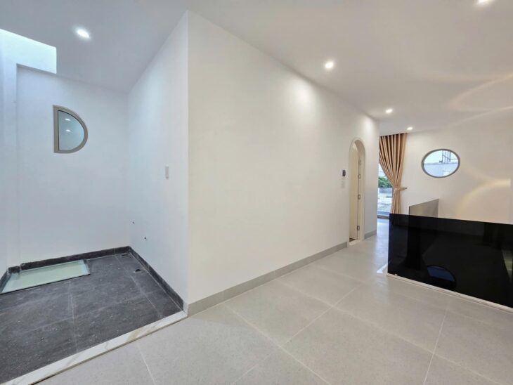 ► Nhà 35m ra Mặt Tiền Tiểu La, Ô tô đậu 30m, DT54m2, 3 tầng mới tinh, hiện đại, xịn sò, 4.35 tỷ